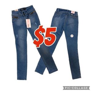 $5 ADD ON ITEM NWT Santa jeans Collection Lite wash skinny jeans size 7